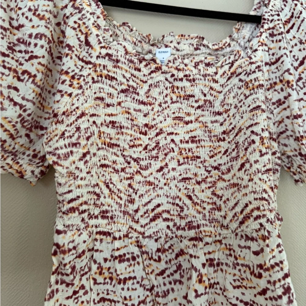 Old Navy Red and White Puff Sleeve Smocked Blouse